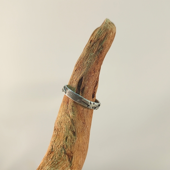 Vintage Native American Thunderbird Sterling Silver Band Ring Size 6 - Picture 3 of 6